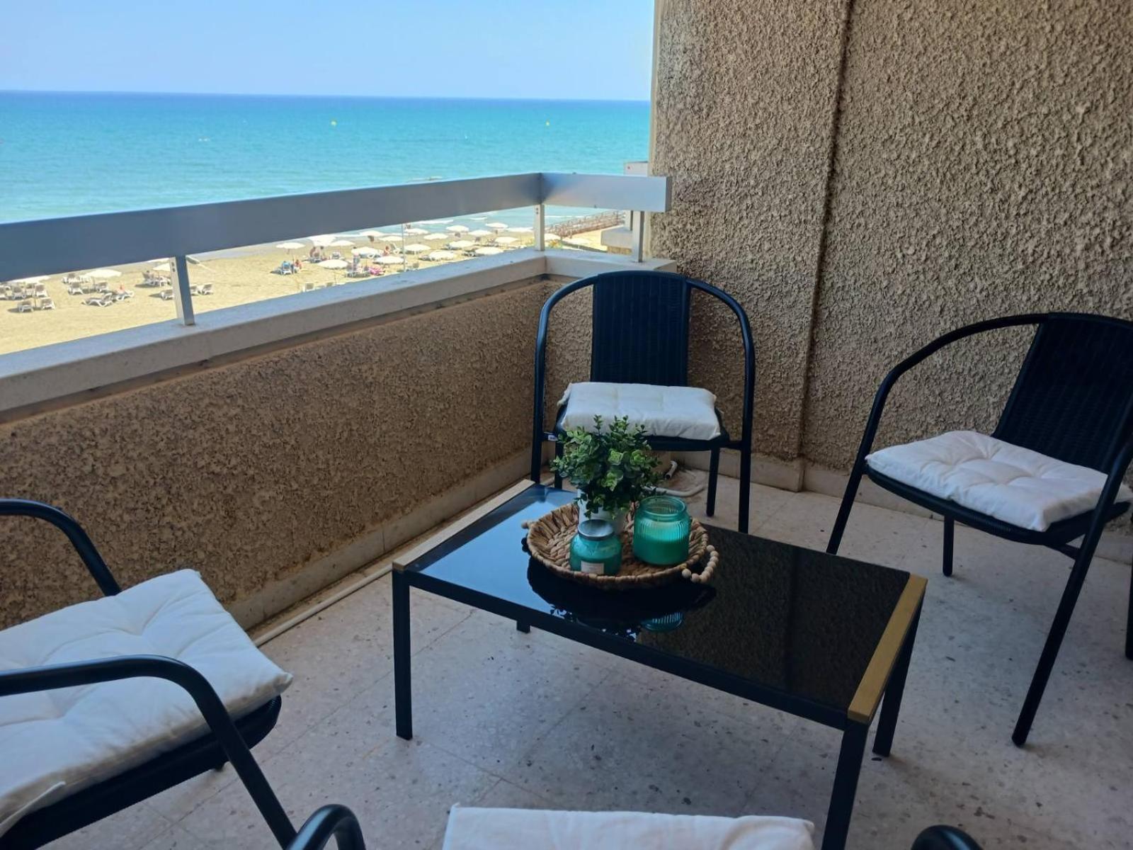 Apollon Sea View Beachfront Ap 302 Larnaca Exteriör bild
